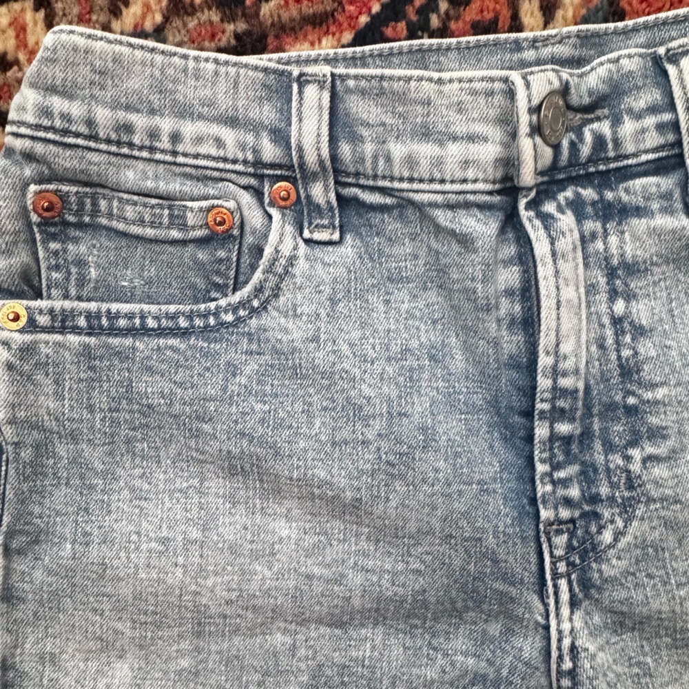 Gap Light Wash Denim Shorts Size 4 Petite - Picture 2 of 4